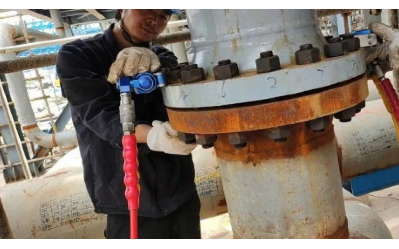 冶金余热回收设备螺栓安装预紧选用KWZK米兰体育在线注册,米兰体育（中国）液压力矩扳手